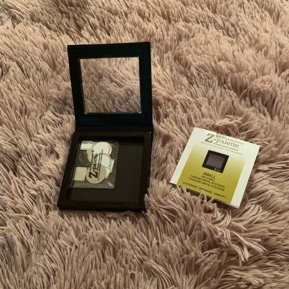 Eyeshadow case - Picture 2 of 3